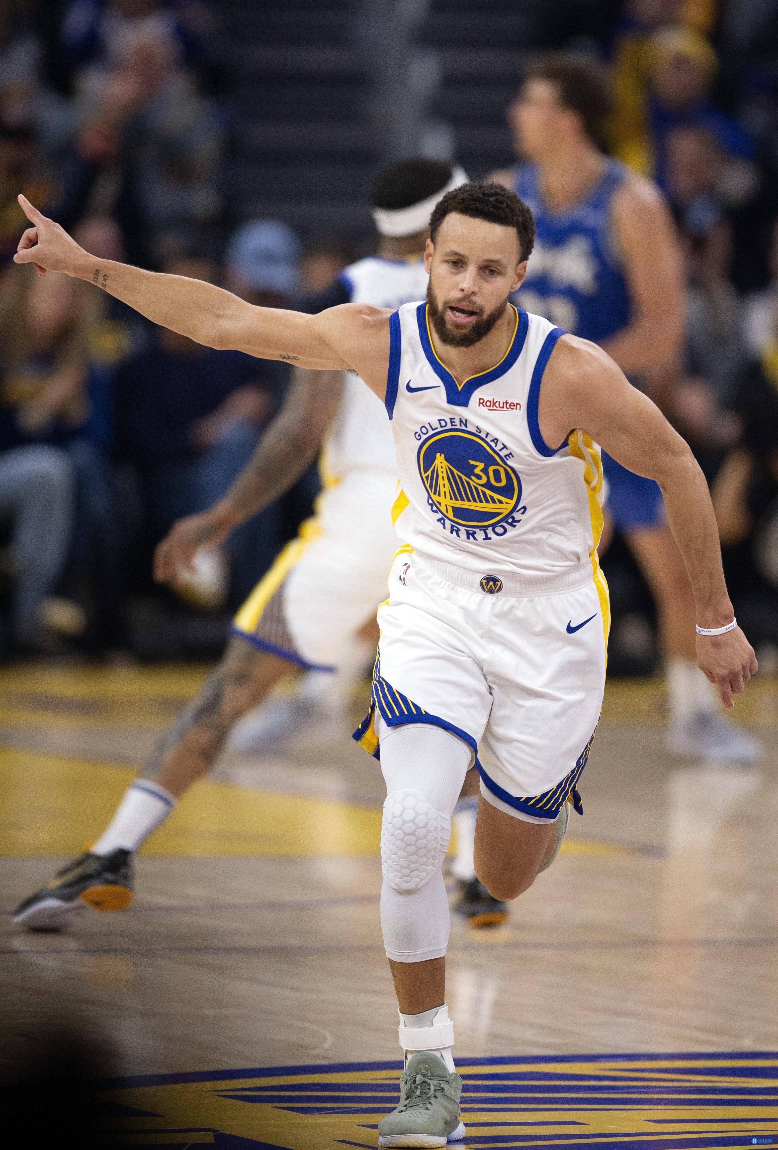 勇士再负爵士，库里空砍分被戈贝尔斩杀