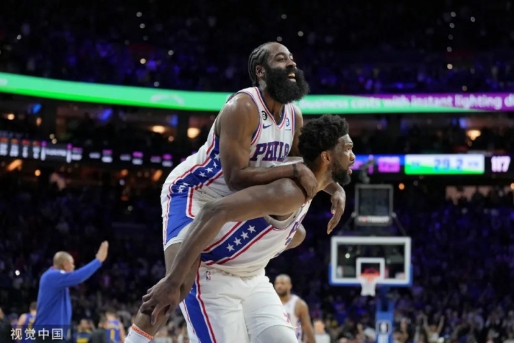 九游游戏中心_关于波士顿凯尔特人NBA力压密尔沃基雄鹿，塔图姆关键时刻接管比赛的信息